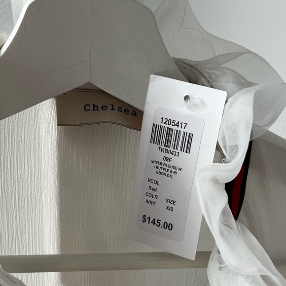 Chelsea top a ruffle blouse - Picture 3 of 3